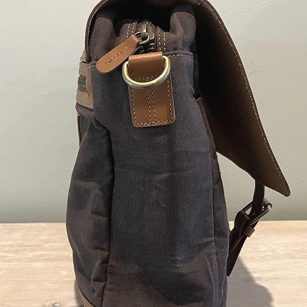 Mark & Graham Beckett Waxed Canvas & Leather Messenger Bag NWOT
